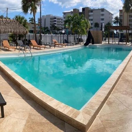 Holiday Isles Resort Madeira Beach Buitenkant foto