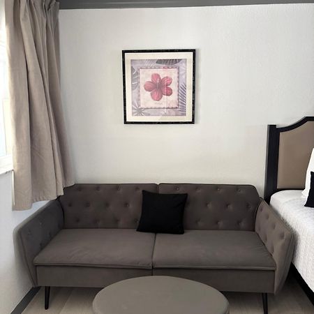 Holiday Isles Resort Madeira Beach Buitenkant foto