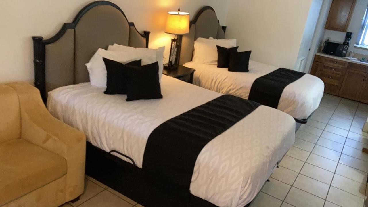 Holiday Isles Resort Madeira Beach Buitenkant foto