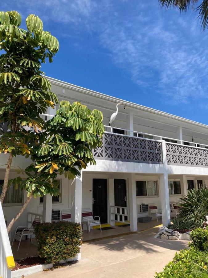 Holiday Isles Resort Madeira Beach Buitenkant foto
