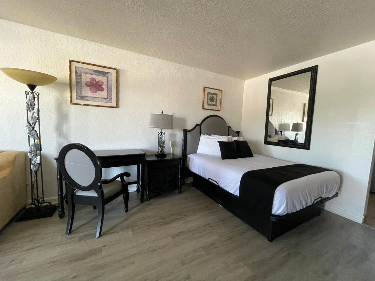 Holiday Isles Resort Madeira Beach Buitenkant foto