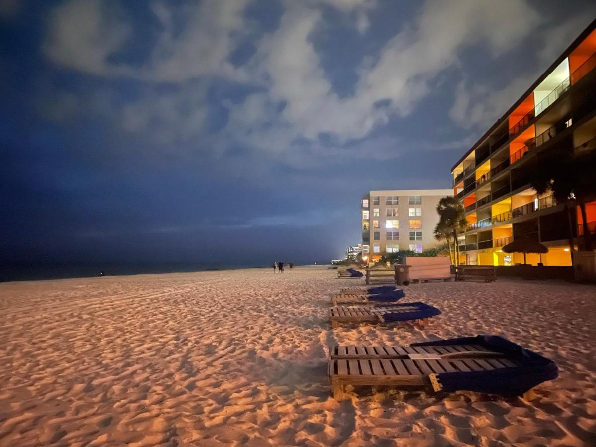 Holiday Isles Resort Madeira Beach Buitenkant foto