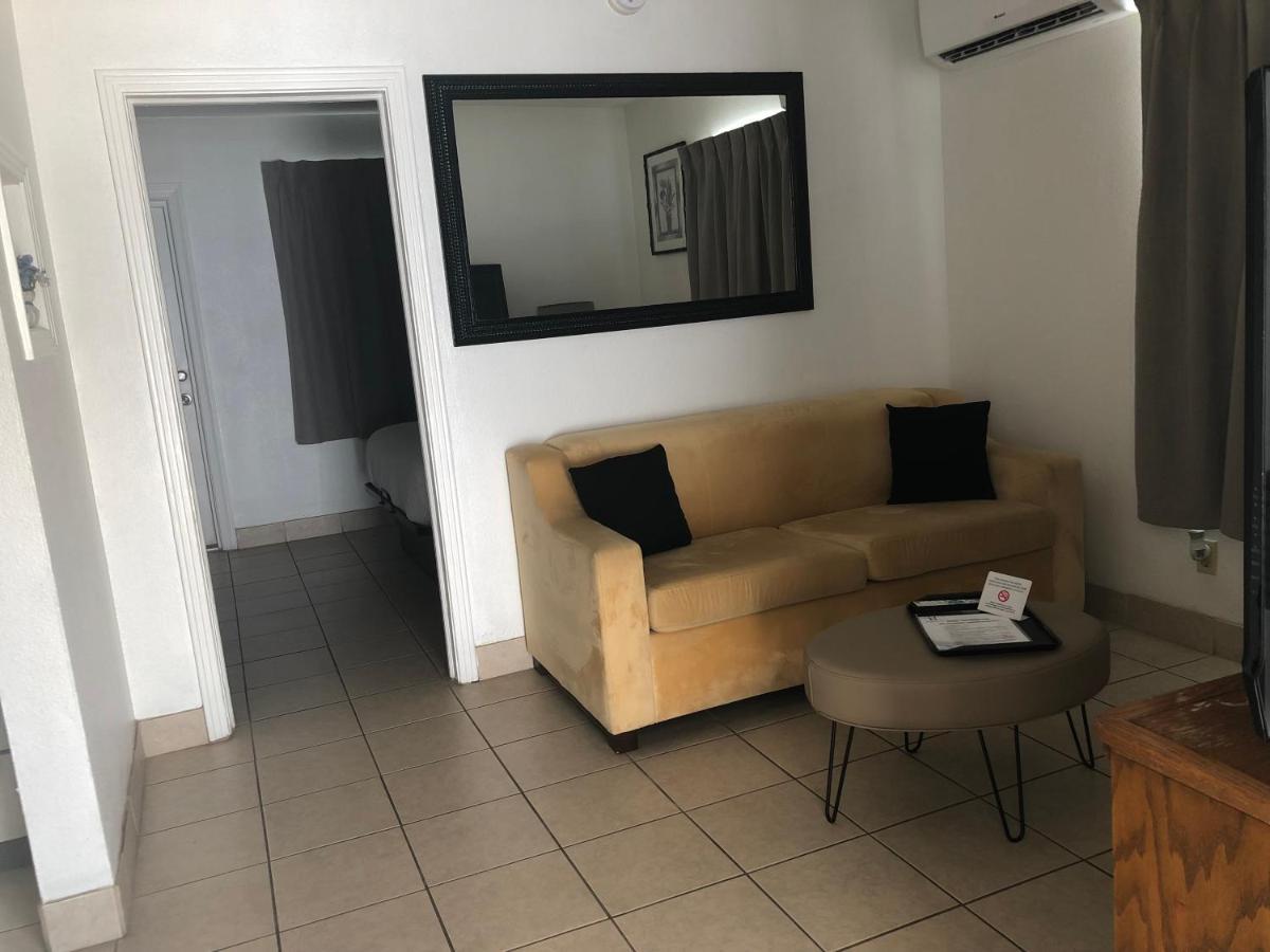 Holiday Isles Resort Madeira Beach Buitenkant foto