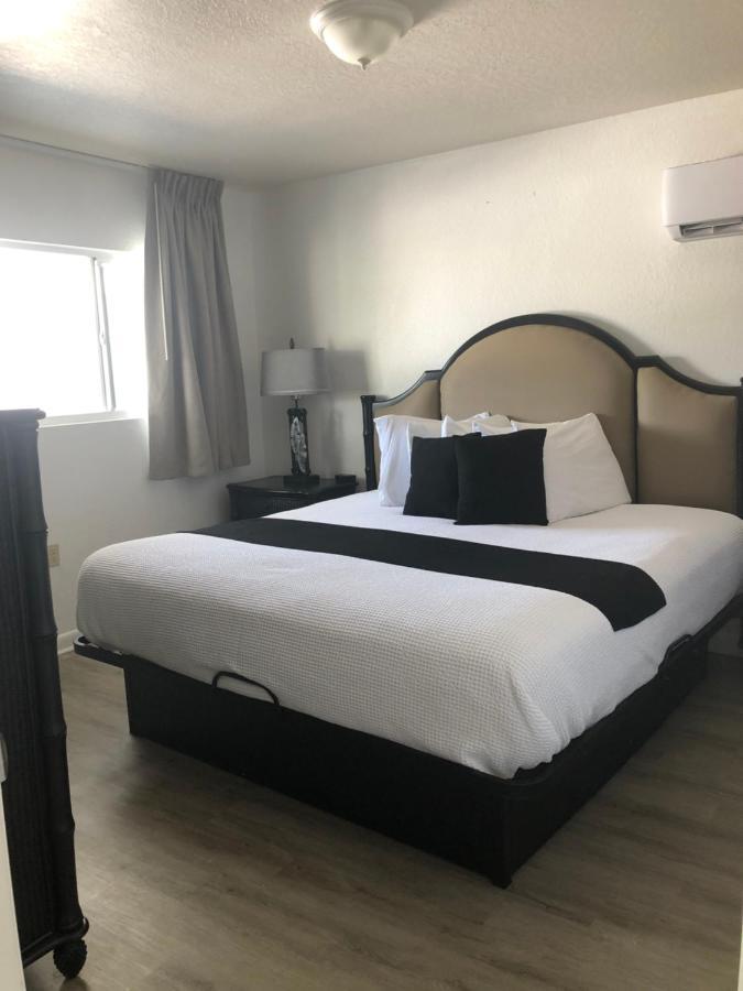 Holiday Isles Resort Madeira Beach Buitenkant foto