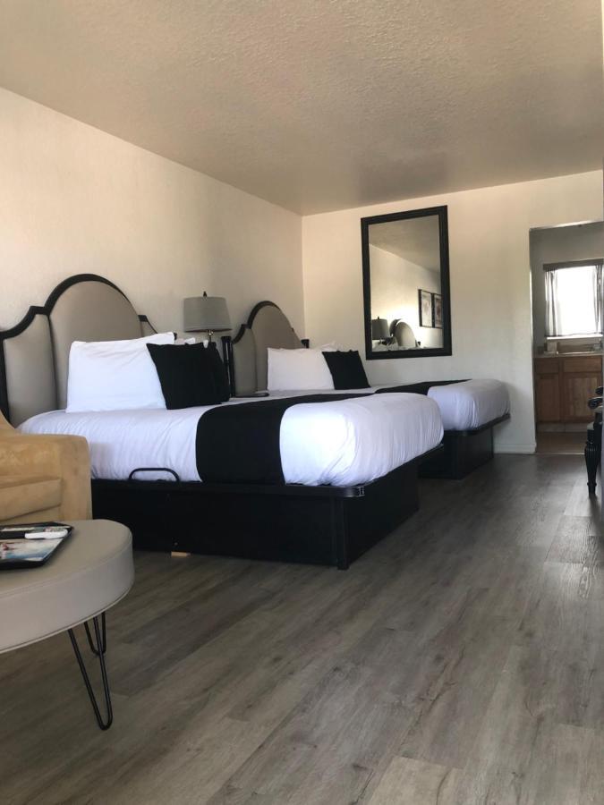 Holiday Isles Resort Madeira Beach Buitenkant foto