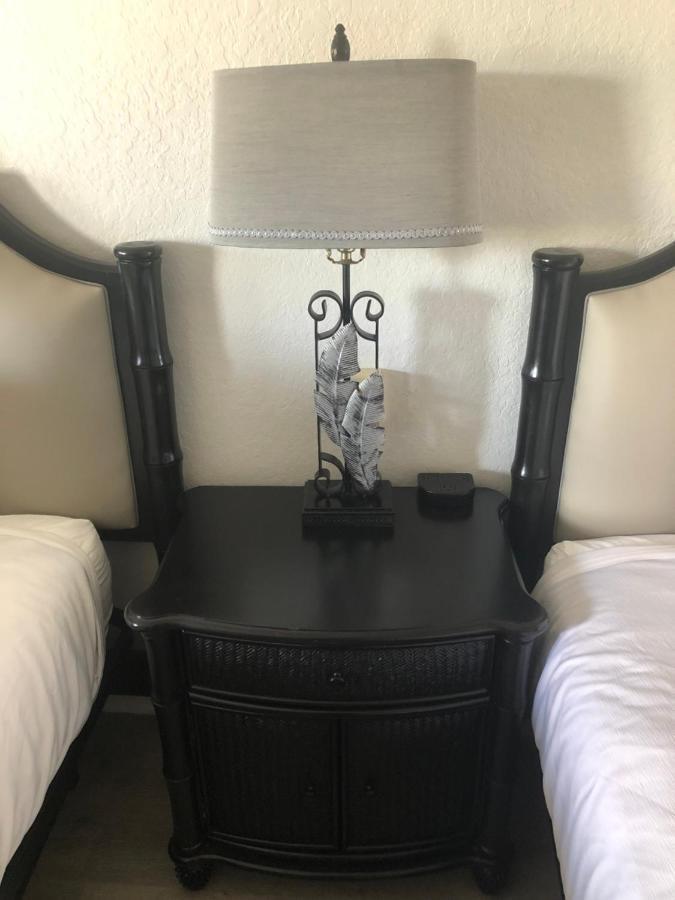 Holiday Isles Resort Madeira Beach Buitenkant foto