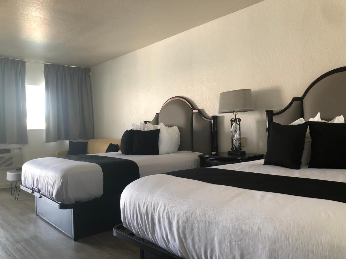 Holiday Isles Resort Madeira Beach Buitenkant foto