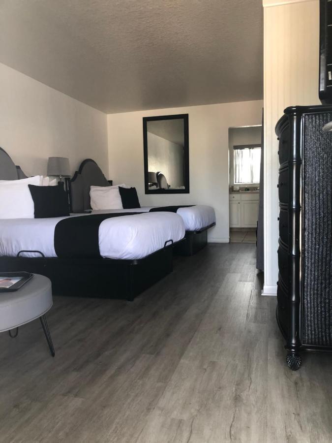 Holiday Isles Resort Madeira Beach Buitenkant foto