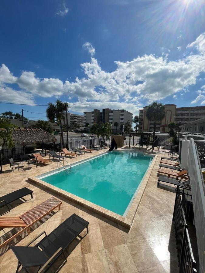 Holiday Isles Resort Madeira Beach Buitenkant foto