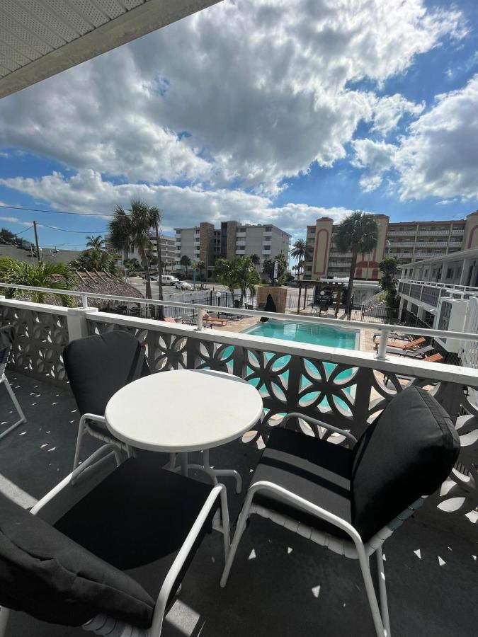Holiday Isles Resort Madeira Beach Buitenkant foto