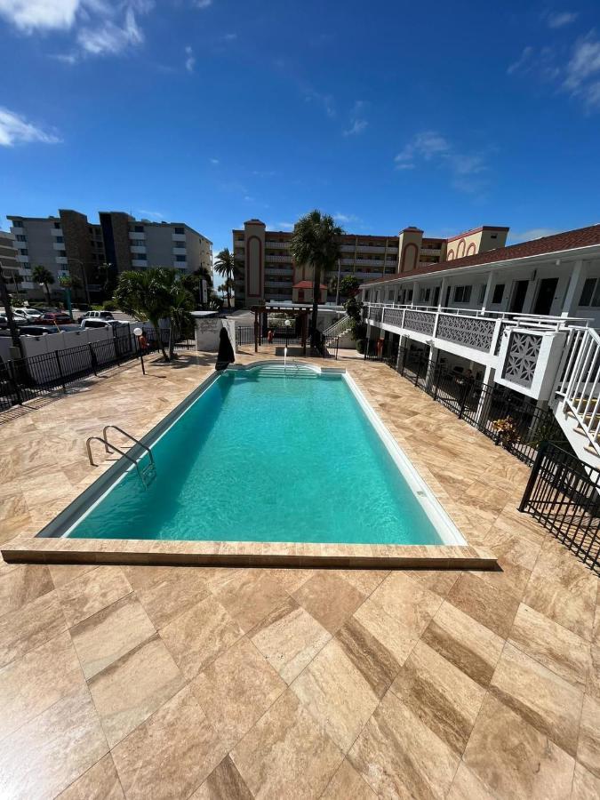 Holiday Isles Resort Madeira Beach Buitenkant foto