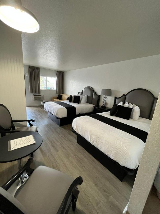 Holiday Isles Resort Madeira Beach Buitenkant foto