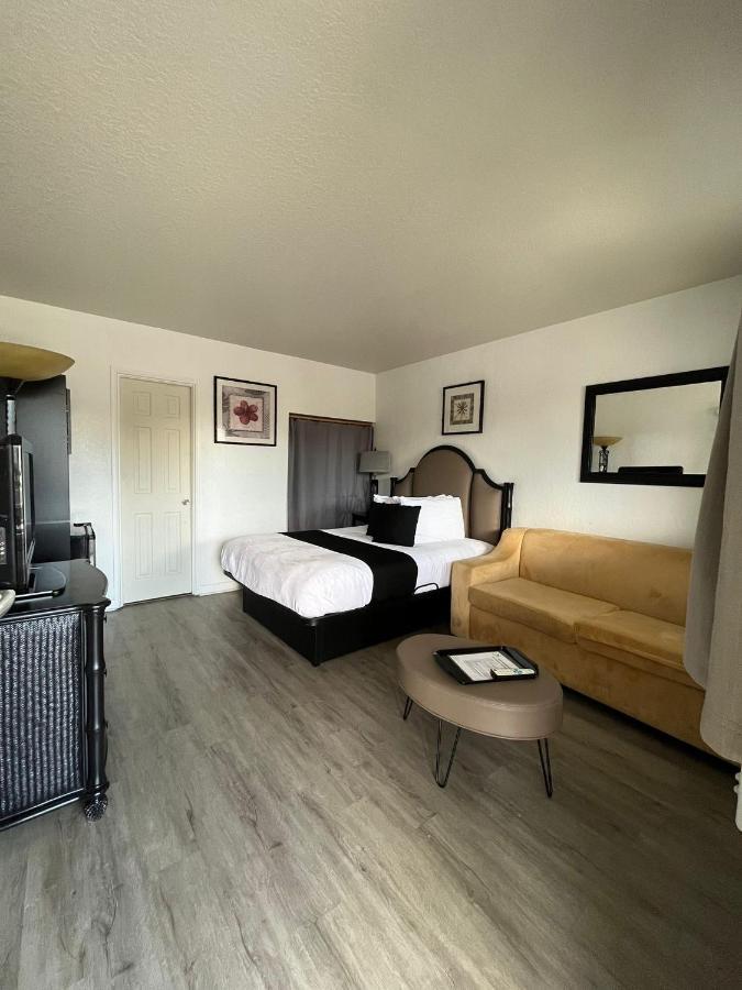Holiday Isles Resort Madeira Beach Buitenkant foto