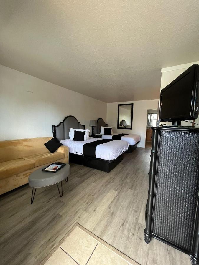 Holiday Isles Resort Madeira Beach Buitenkant foto