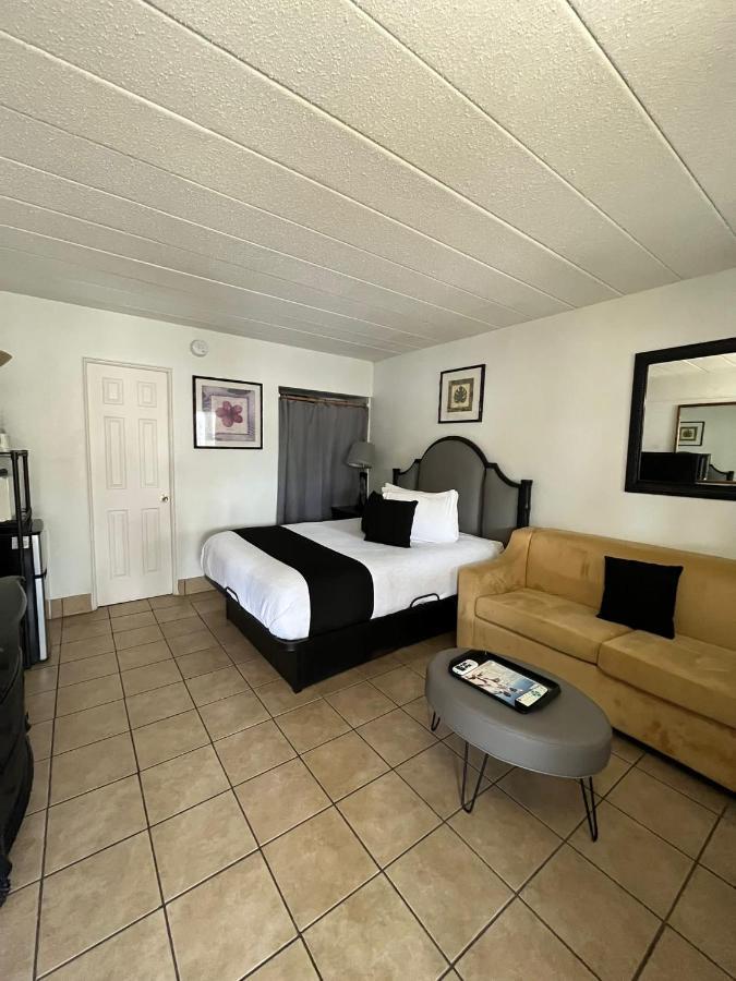 Holiday Isles Resort Madeira Beach Buitenkant foto