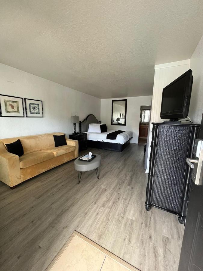 Holiday Isles Resort Madeira Beach Buitenkant foto