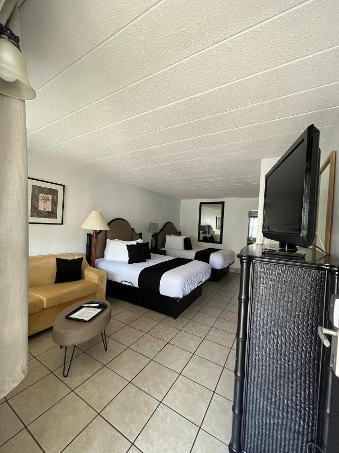 Holiday Isles Resort Madeira Beach Buitenkant foto