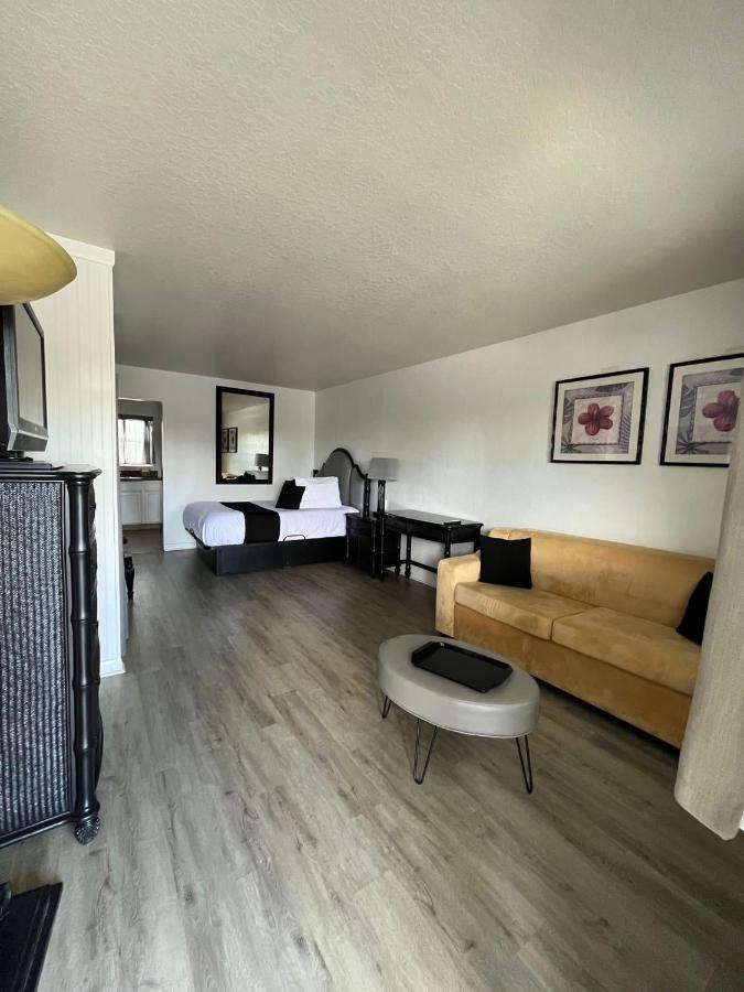 Holiday Isles Resort Madeira Beach Buitenkant foto