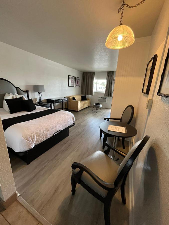 Holiday Isles Resort Madeira Beach Buitenkant foto