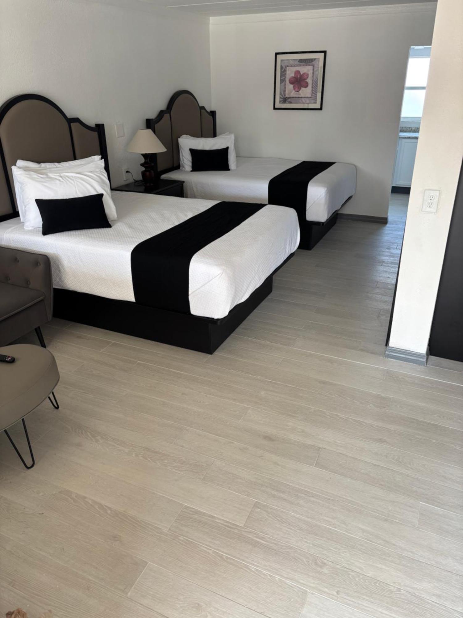 Holiday Isles Resort Madeira Beach Buitenkant foto