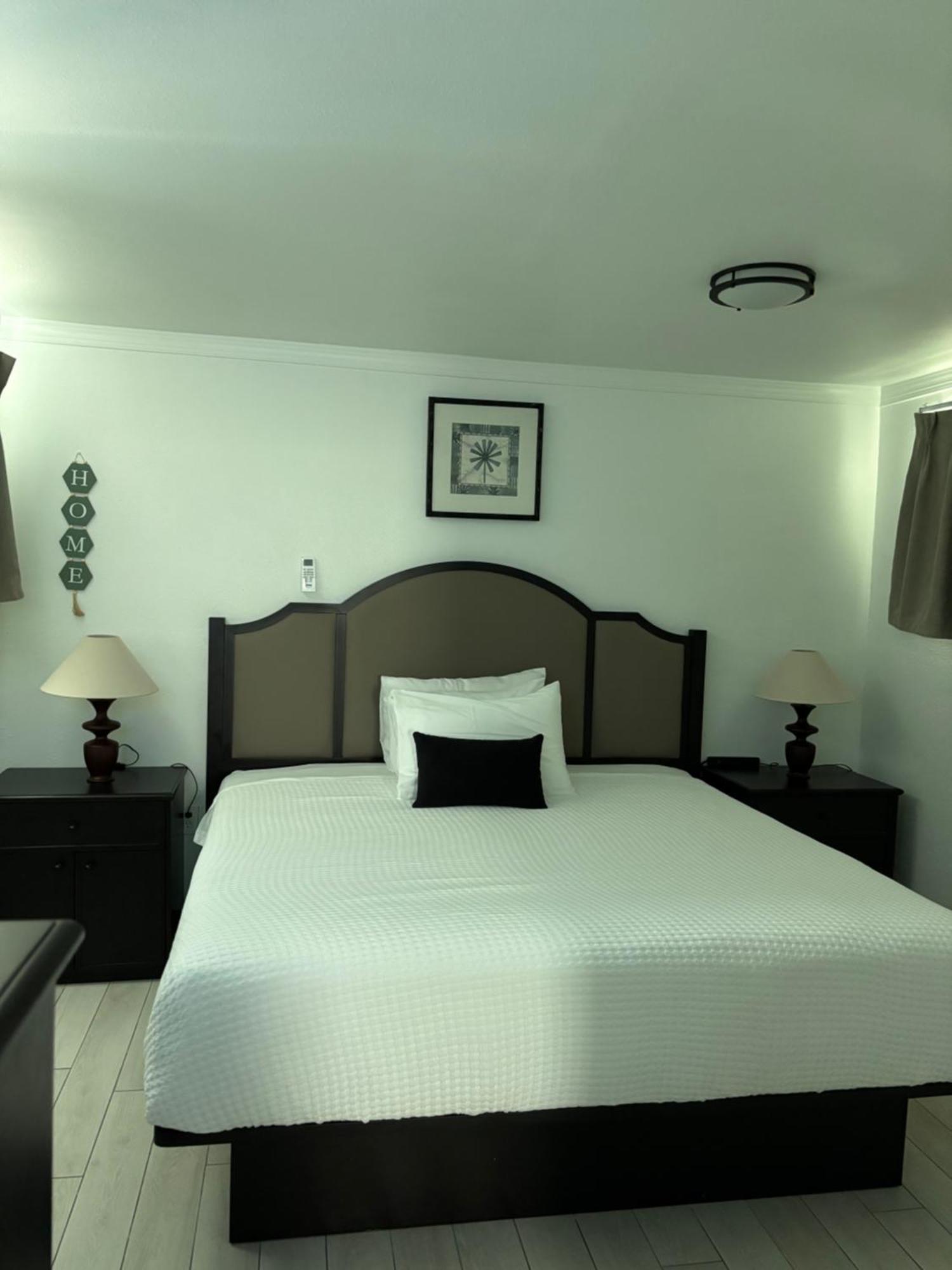Holiday Isles Resort Madeira Beach Buitenkant foto