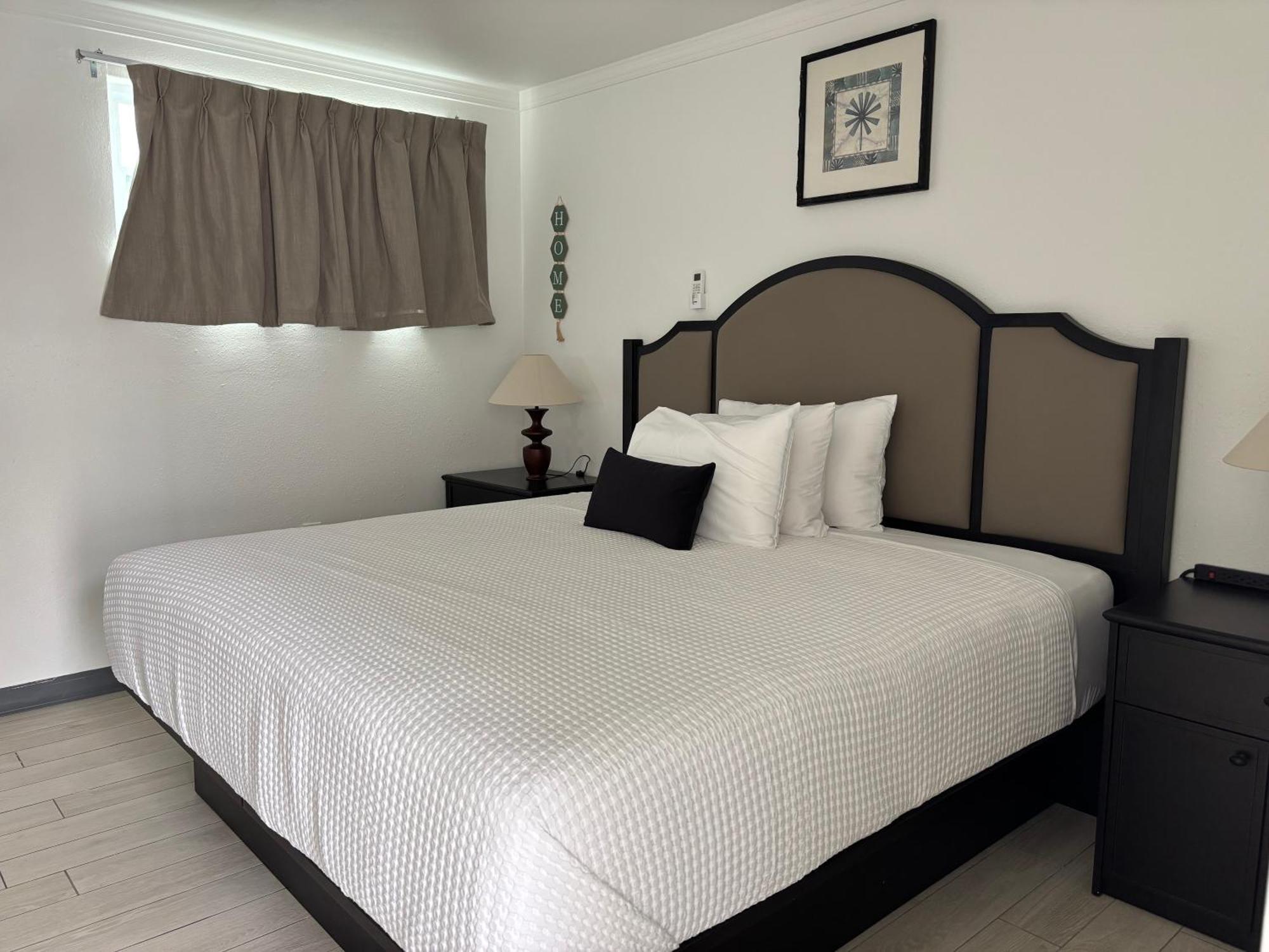 Holiday Isles Resort Madeira Beach Buitenkant foto