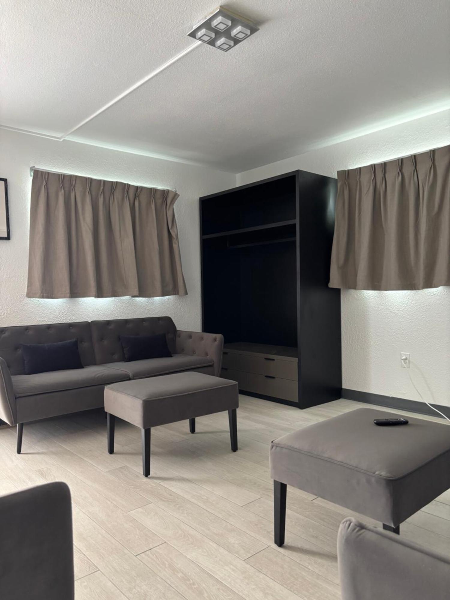 Holiday Isles Resort Madeira Beach Buitenkant foto
